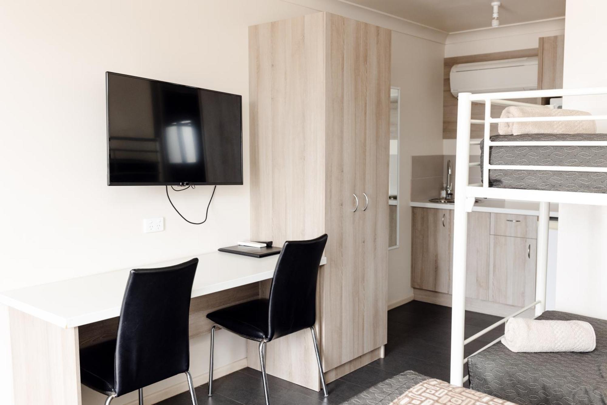 Starline Motor Inn Miles Bagian luar foto