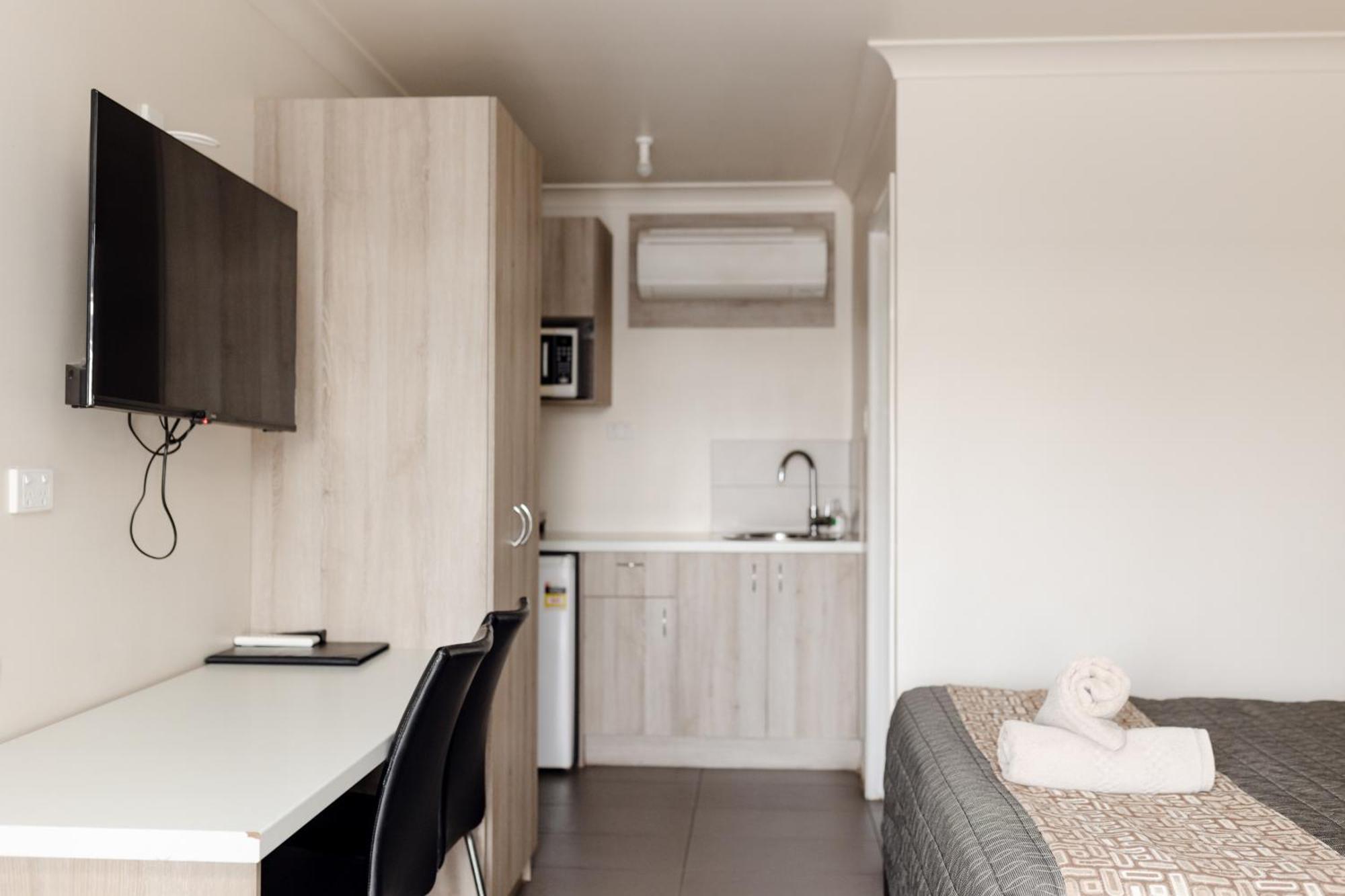 Starline Motor Inn Miles Bagian luar foto