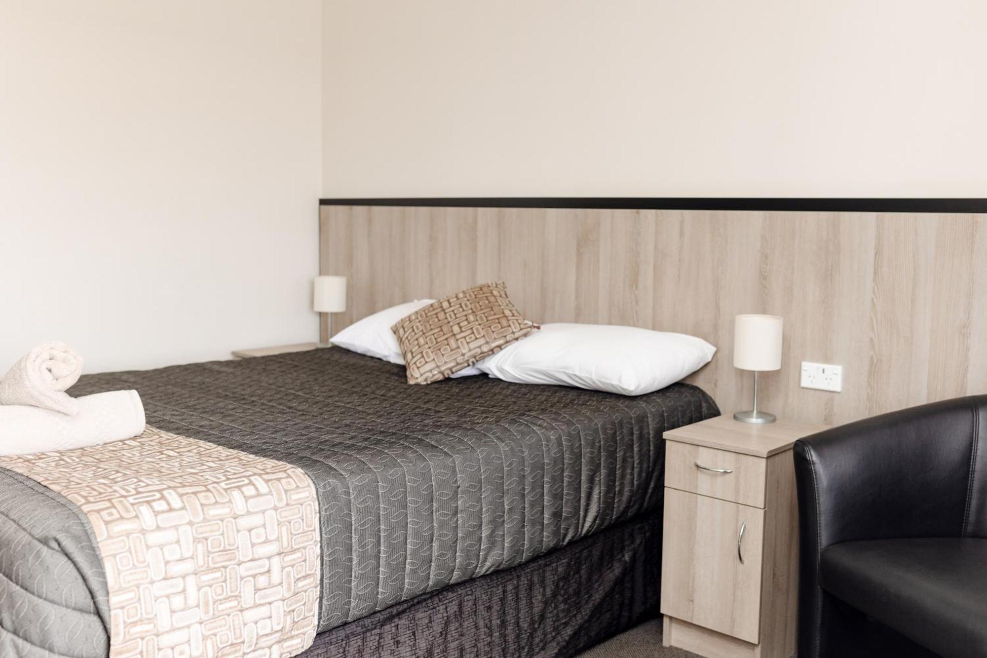 Starline Motor Inn Miles Bagian luar foto