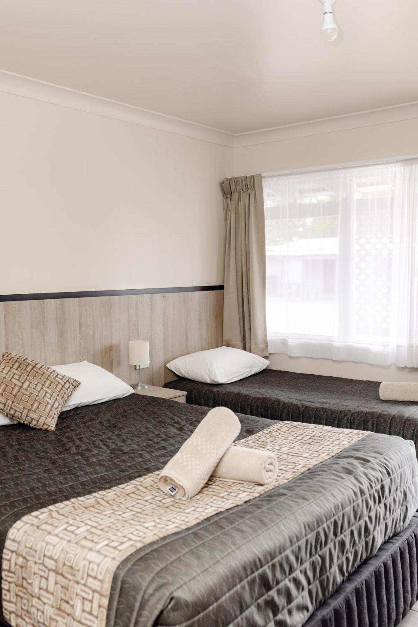 Starline Motor Inn Miles Bagian luar foto