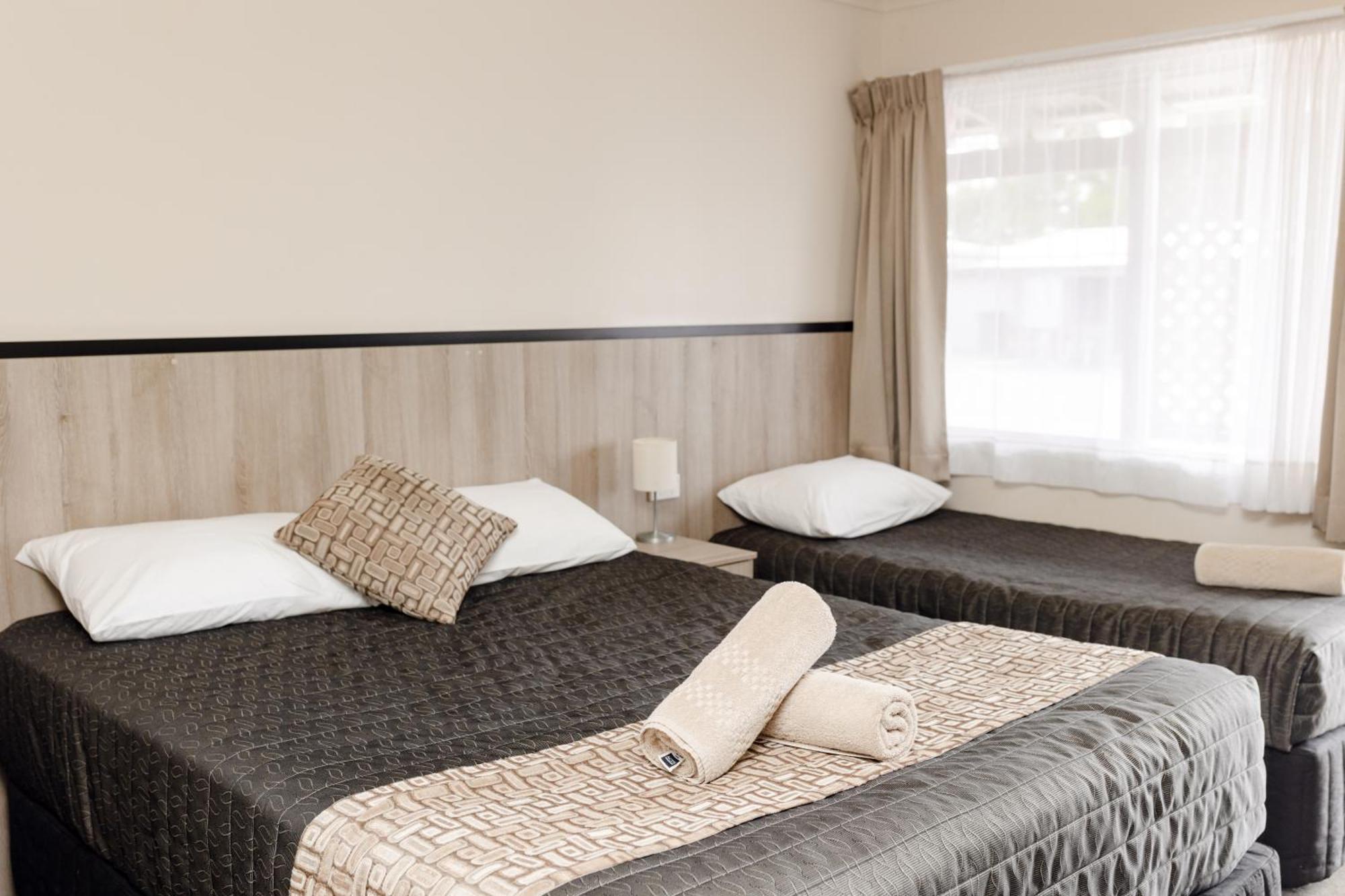 Starline Motor Inn Miles Bagian luar foto
