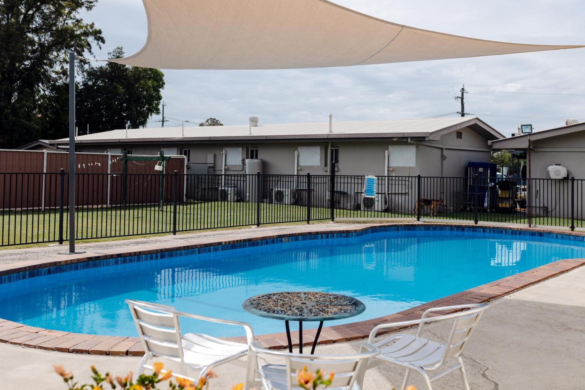 Starline Motor Inn Miles Bagian luar foto